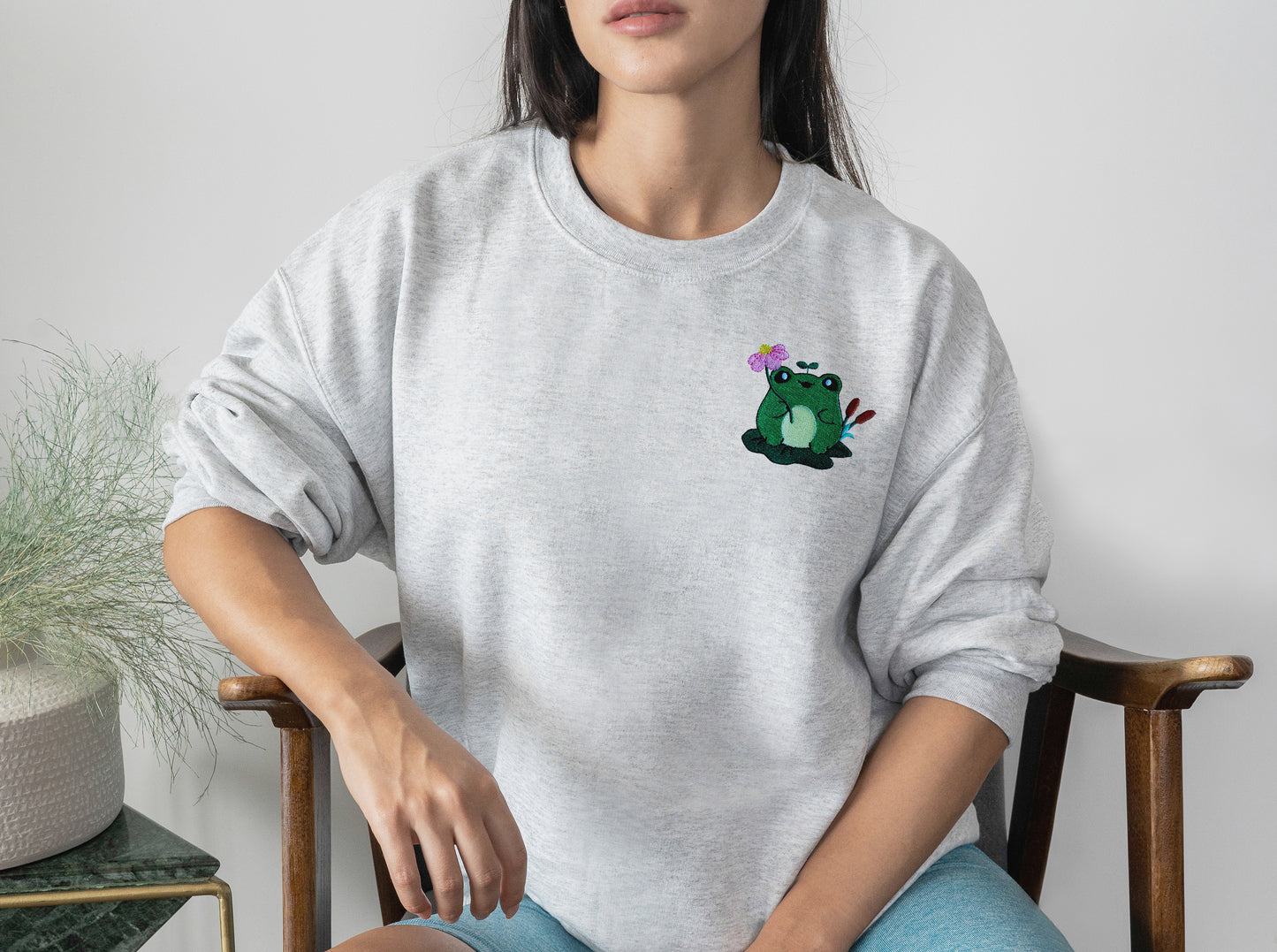 Cute Frog Embroidered Crewneck Sweatshirt